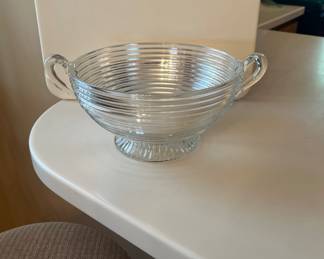 Anchor Hocking Manhattan Horizontal 9”, 2 handled footed bowl