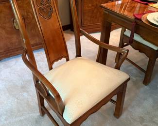 THOMASVILLE Chinoiserie Mystique Dining Room Set