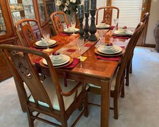 THOMASVILLE Chinoiserie Mystique Dining Room Set