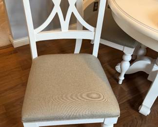 Bowery Hill Round Table and Chair Set