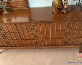 DIXIE Mid Century Modern Walnut 9 Drawer Dresser