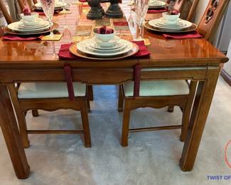 THOMASVILLE Chinoiserie Mystique Dining Room Set