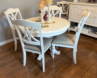 Bowery Hill Round Table and Chair Set