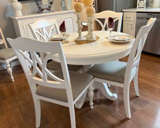 Bowery Hill Round Table and Chair Set
