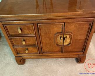 THOMASVILLE Chinoiserie Mystic End Table