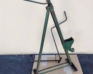 ANTIQUE WEAVER FOLDING BUMPER JACK
