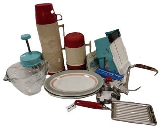 VINTAGE KITCHEN COLLECTIBLES