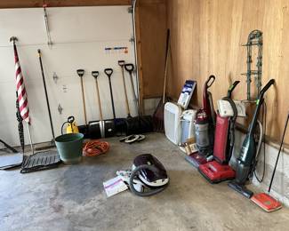 HOUSEHOLD OFFERINGS IN GARAGE
