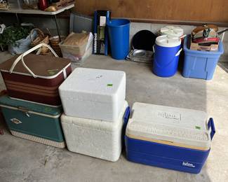 VARIOUS COOLERS AND BEVERAGE COOLERS INCLUDING VINTAGE COLEMAN CHEST COOLER