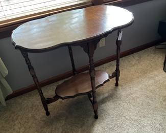 VICTORIAN LAMP/HALLWAY TABLE