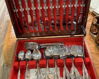 ROGERS SILVERPLATE SET