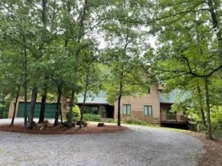 Beautiful Cabin Style Home in The Woods