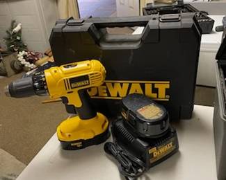 DEWALT Drill w/Case, Battery & Charger