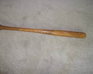 LOUISVILLE SLUGGER Wooden Bat