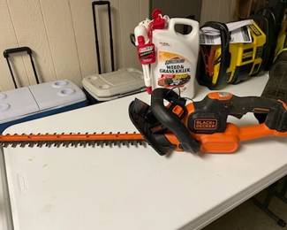 BLACK & DECKER Electric Hedge Trimmer