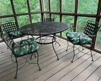 Wrought Iron Patio w/4 Chairs w/Cushions