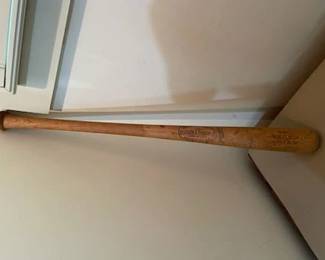 ROBERTO CLEMENTO LOUISVILLE SLUGGER Bat