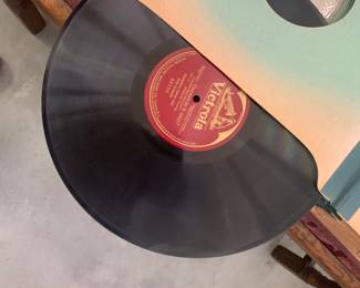 100's of vintage 78's