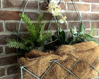Matches the other Verde metal planter...so good looking...suitable for indoor or outdoor!