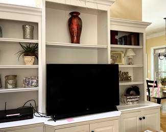 TV, who doesn't need an extra and great TV!?