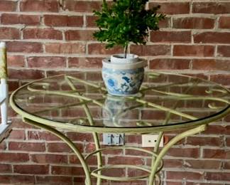 Bistro table is adorable and in great shape!