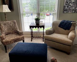 Beautiful den or living room furniture all in very good condition!