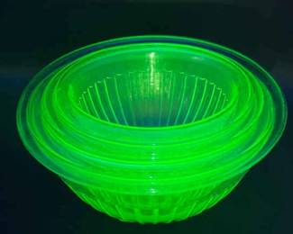 (3) Hocking Uranium Glass Mixing Bowl Set – Ribbed Vertical Panel Design