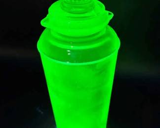 Anchor Hocking Green Depression Glass “Ring” Cocktail Shaker