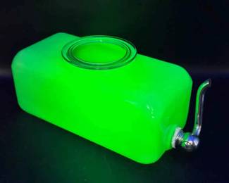 Green "Clambroth" Water Dispenser w Crystal Top