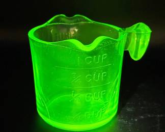U.S. Glass 2-Spout Slick Handle Green Depression Glass Measuring Cup