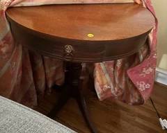 Duncan Phyfe round table