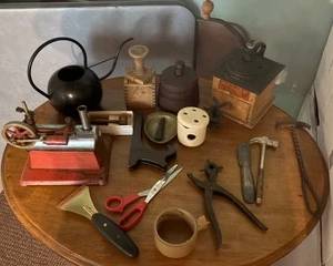 Assorted vintage tools