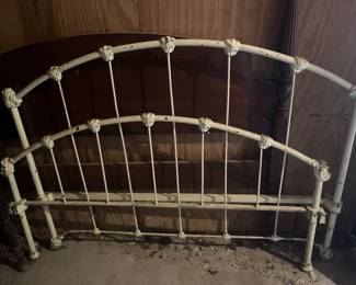Antique Painted Metal Full-Size Bed 