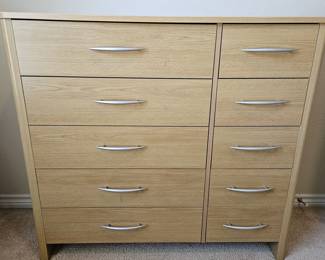 Modern Style 10-Drawer Dresser