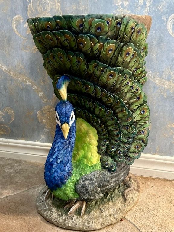 Peacock & Tree Stump Accent Table / Stand