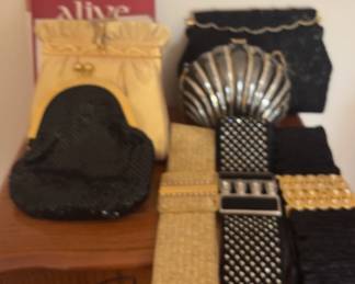 AWT032 Vintage Accessory Collection: