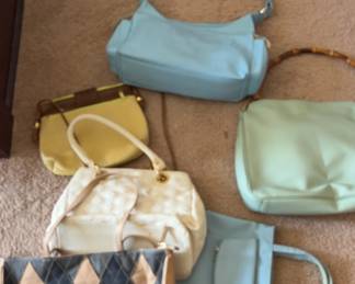 AWT010 Amazing Lot Of Ladies Handbags