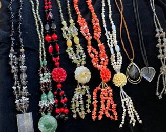 AWT141 - A Beautiful Collection of Costume Necklaces