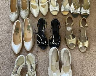 AWT193 - Women’s Shoe Collection Size 61/2
