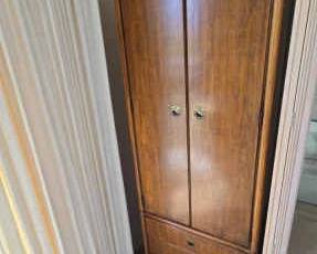 AWT037 Free-Standing Cabinet & Drawers
