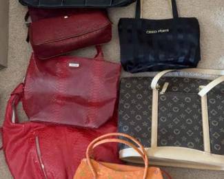AWT013 Another Amazing Lot Of Women’s Handbags