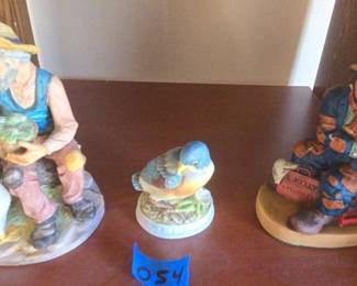 AWT054 Ceramic Figurines (Set Of Three)