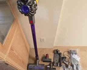 AWT044 Dyson v8 Animal Cordless Vacuum