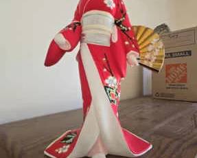 AWT165 Traditional Japanese Hataka Clay Doll & Japanese Folding Fans