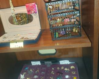 Ladies earrings...