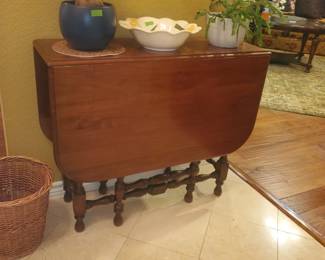 Drop leaf table...