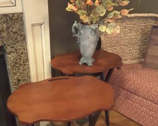Set of four decorative TV trays