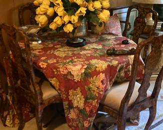 Smaller dining table with 4 gorgeous chairs
