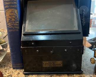 US Navy BU of ships Lionel corp. NY WWII lantern and compass