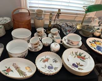Royal Worcester Evesham, Vintage Firkin, Lamps